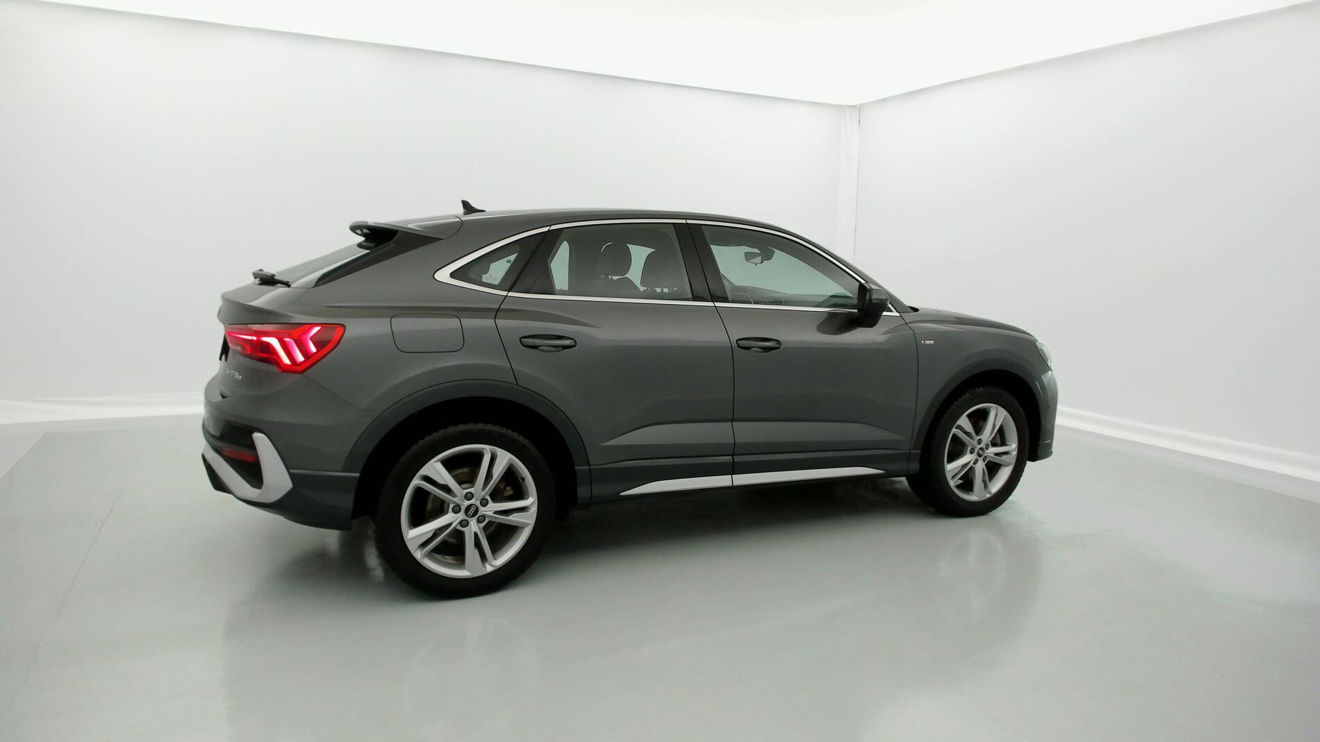 audi q3 sportback s line 45 TFSIE 245 STRONIC 2022 daytonagrau 12